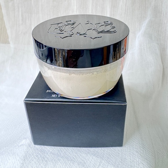 KVD Beauty 0.67 oz--Lock-It Lightweight Mattifying Setting Powder - Translucent - Picture 4 of 5